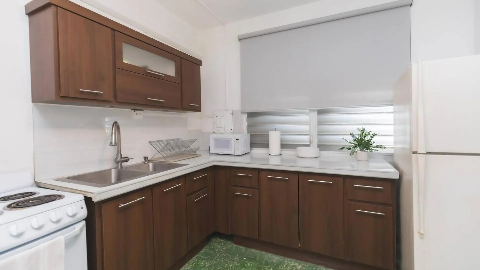 Sunny Escape Close To Beach, Dining & Fun! San Juan